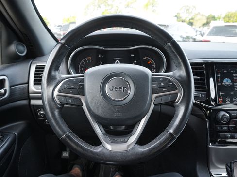 Used 2019 Jeep Grand Cherokee Altitude AWD/4WD image 16