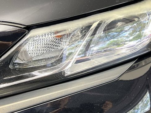 Used 2019 Toyota Camry SE FWD image 12