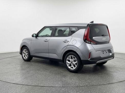 Used 2025 Kia Soul LX w/ LX Technology Package image 6