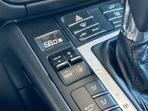 Used 2021 Porsche Macan S image 16