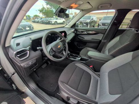 Used 2025 Chevrolet TrailBlazer LT AWD/4WD image 15