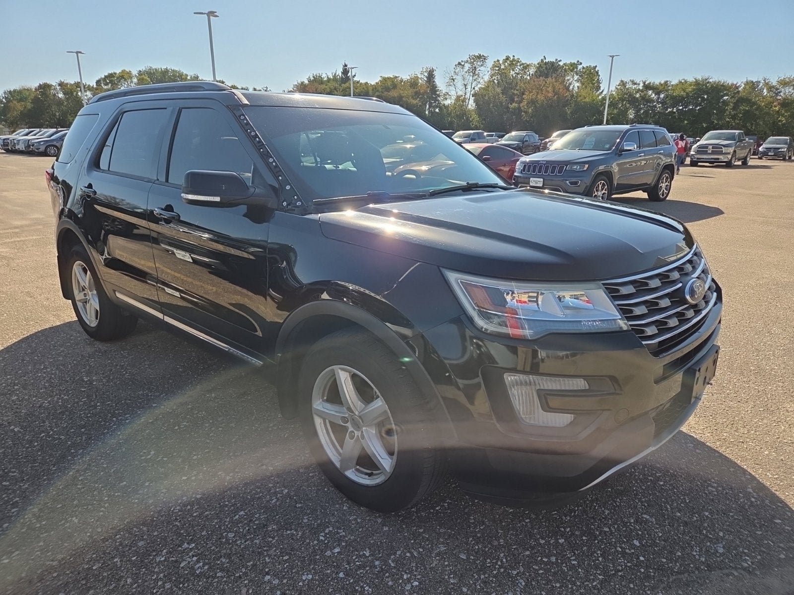 Used 2016 Ford Explorer XLT w/ Equipment Group 202A AWD/4WD image 6