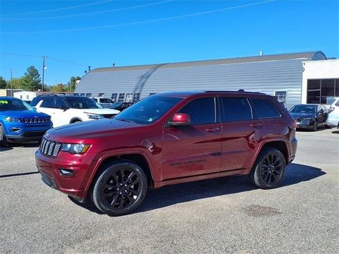 Used 2022 Jeep Grand Cherokee Laredo X image 24