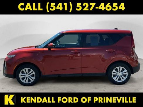 Used 2022 Kia Soul LX FWD image 2