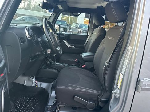 Used 2018 Jeep Wrangler Unlimited Sahara w/ Connectivity Group image 12