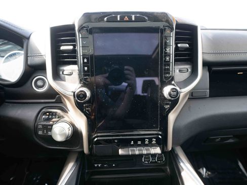 Used 2019 RAM 1500 Laramie image 16