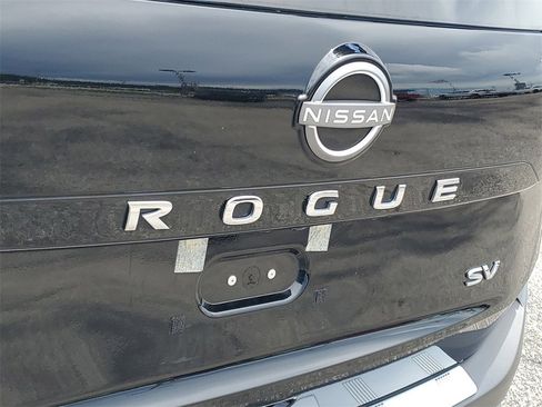Used 2023 Nissan Rogue SV image 27