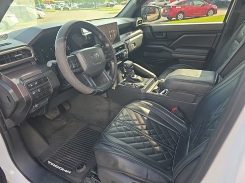 Certified 2025 Toyota Tacoma SR5 AWD/4WD image 9