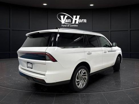 Used 2025 Lincoln Navigator Reserve AWD/4WD image 7