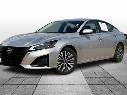 Used 2023 Nissan Altima 2.5 SV