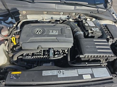 Used 2017 Volkswagen Golf R 4-Door image 13