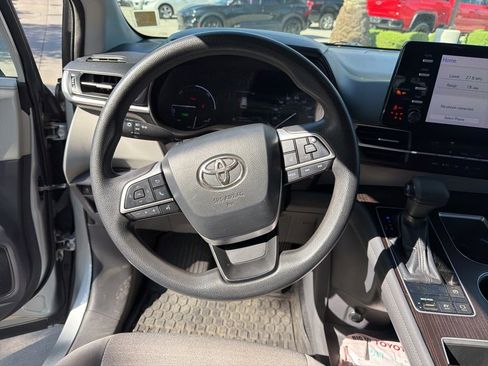 Used 2021 Toyota Sienna LE FWD image 10
