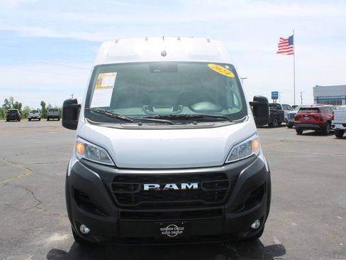 Used 2024 RAM ProMaster 2500 w/ Convenience Group FWD image 3