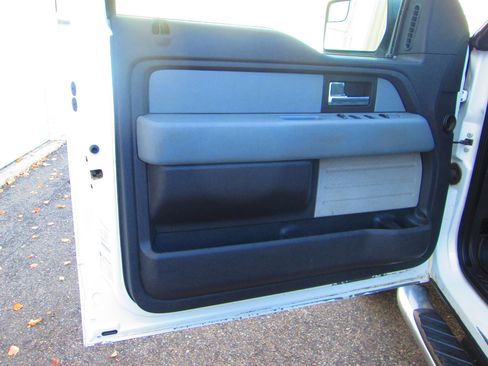 Used 2013 Ford F150 XLT w/ XLT Chrome Pkg image 10