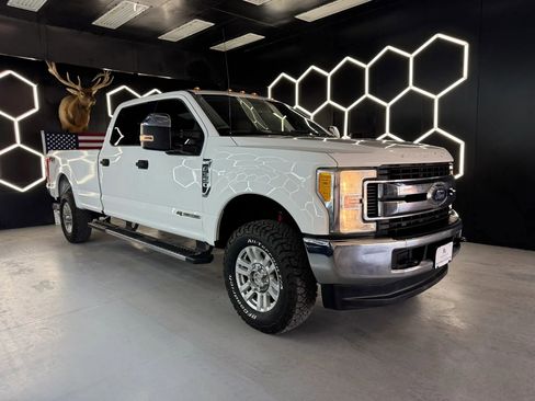 Used 2017 Ford F350 XLT w/ FX4 Off-Road Package image 4