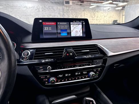 Used 2017 BMW 530i RWD image 9