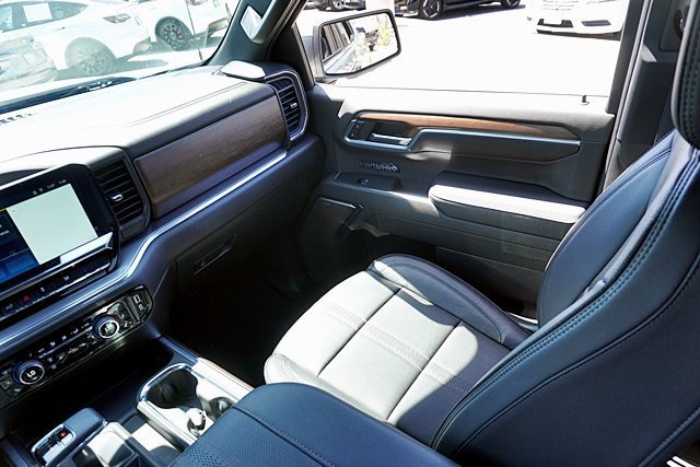 Used 2024 Chevrolet Silverado 1500 High Country w/ High Country Premium Package AWD/4WD image 34