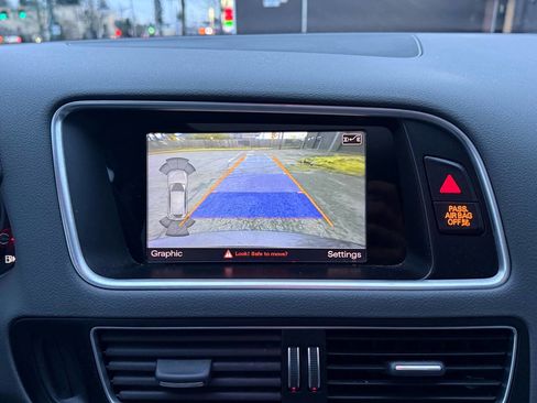 Used 2017 Audi Q5 2.0T Premium Plus w/ Technology Package image 8