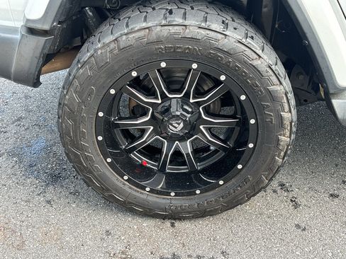 Used 2020 Jeep Wrangler Unlimited Sahara AWD/4WD image 28