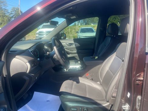 Used 2023 Chevrolet Traverse LT w/ Rear Camera Mirror Package AWD/4WD image 13