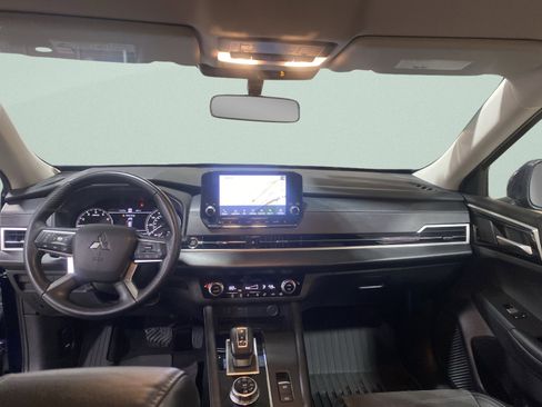 Used 2023 Mitsubishi Outlander SE image 16