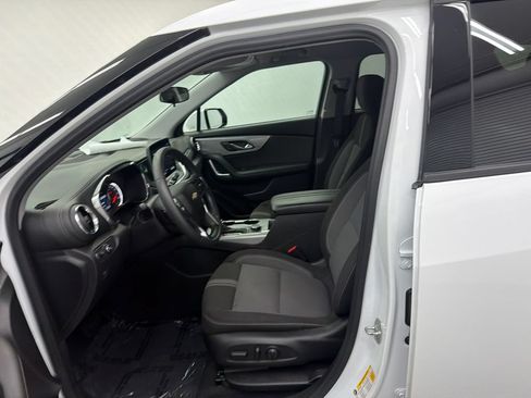 Used 2025 Chevrolet Blazer LT FWD image 9