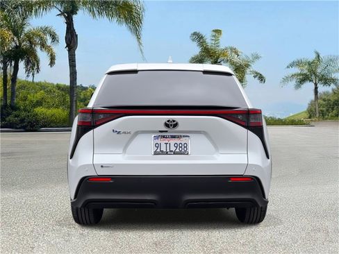 Used 2024 Toyota bZ4X FWD image 5