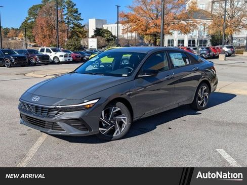 Used 2025 Hyundai Elantra Sport image 1