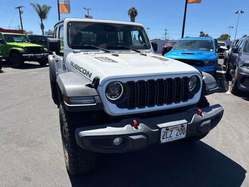 Used 2024 Jeep Wrangler Unlimited Rubicon AWD/4WD image 5
