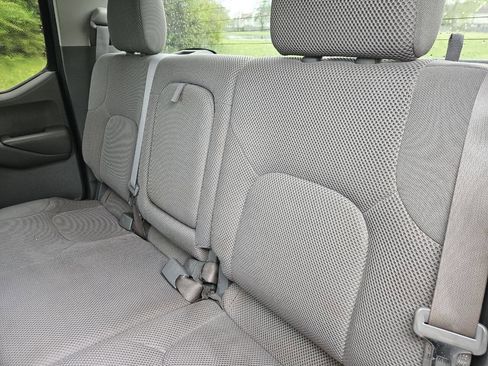 Used 2006 Nissan Frontier SE w/ (P01) Power Pkg RWD image 13