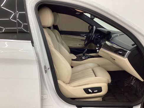 Used 2017 BMW 530i RWD image 15