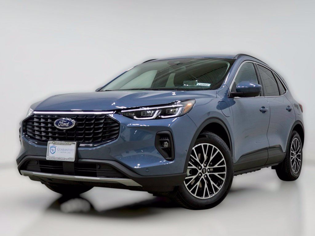 Used 2023 Ford Escape SE w/ PHEV Premium Package FWD image 2