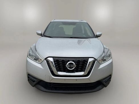 Used 2019 Nissan Kicks SV FWD image 2