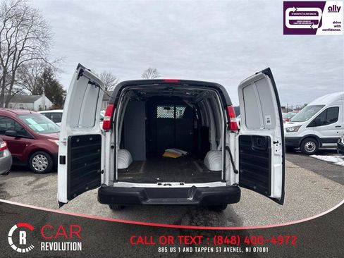 Used 2022 GMC Savana 2500 image 8