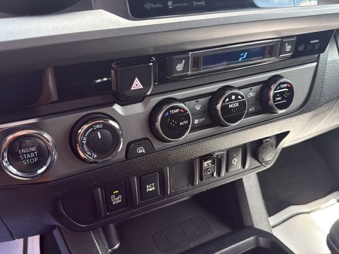 Used 2017 Toyota Tacoma TRD Sport AWD/4WD image 42