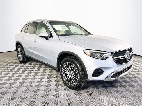 Certified 2025 Mercedes-Benz GLC 300 4MATIC image 8