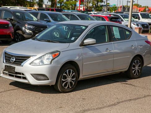 Used 2017 Nissan Versa SV FWD image 9