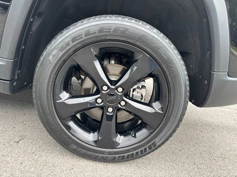 Used 2023 Jeep Grand Cherokee Altitude RWD image 26