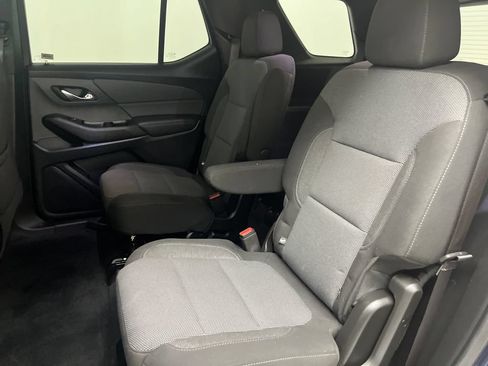 Used 2023 Chevrolet Traverse LT FWD image 13