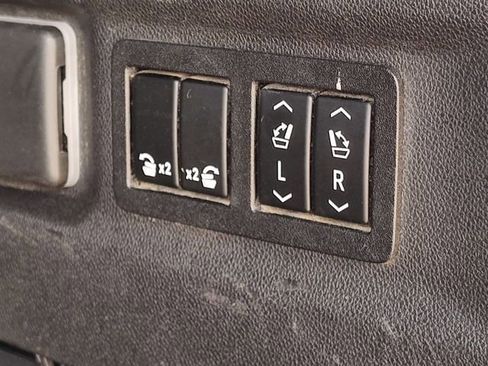 Used 2021 GMC Yukon XL AT4 w/ AT4 Premium Package image 8