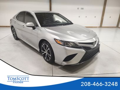 Used 2020 Toyota Camry SE w/ Blackout Package