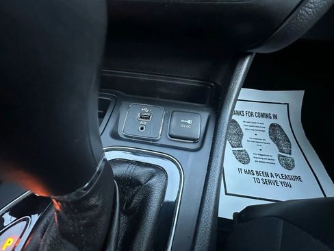 Used 2020 Jeep Cherokee Limited FWD image 28