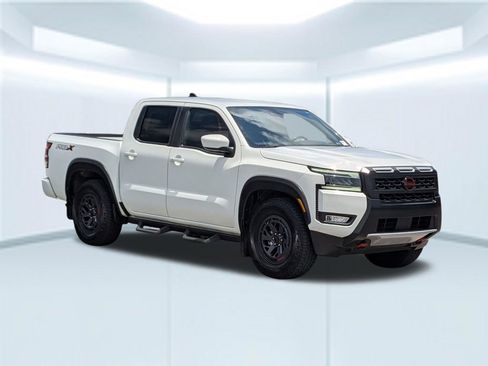 Used 2025 Nissan Frontier Pro-X RWD image 8