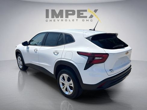 New 2026 Chevrolet Trax LS FWD image 3