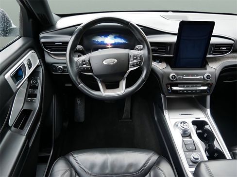 Used 2020 Ford Explorer Platinum w/ Premium Technology Package image 13