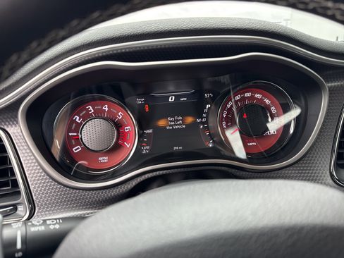 Used 2015 Dodge Challenger SRT Hellcat image 41