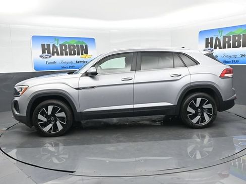 Used 2024 Volkswagen Atlas Cross Sport SE FWD image 2