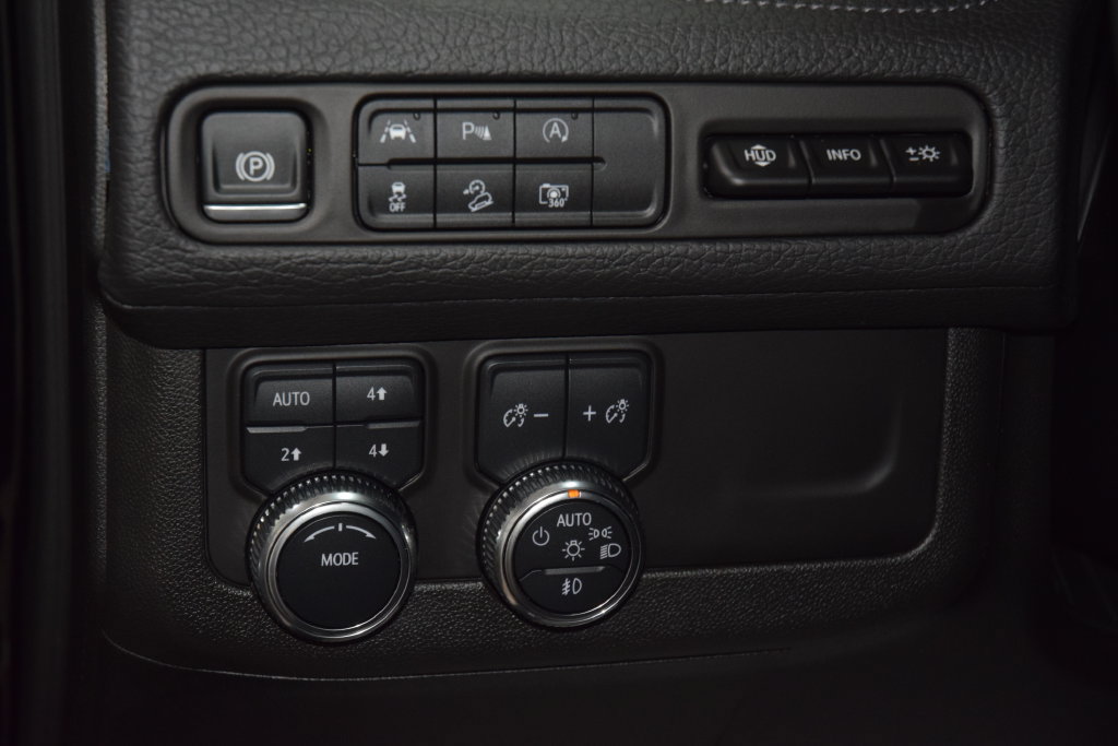 Used 2024 GMC Yukon Denali AWD/4WD image 37