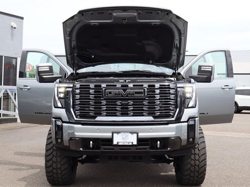 Used 2024 GMC Sierra 2500 Denali Ultimate AWD/4WD image 47