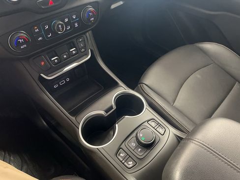 Used 2019 GMC Terrain SLT w/ Preferred Package FWD image 24